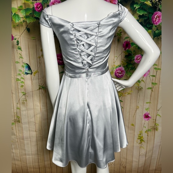 Cindy Collection Flare and Fit Short Dress with Pockets - Picture 4 of 6